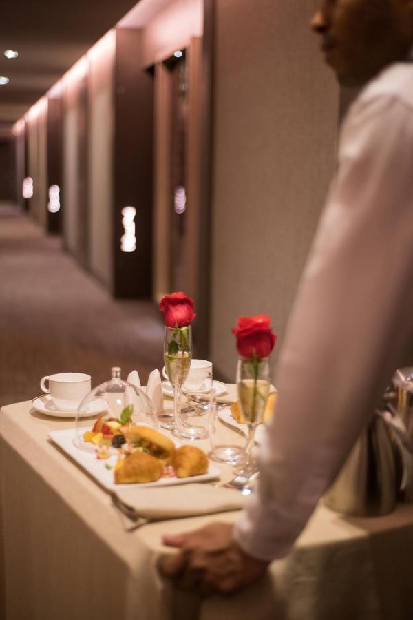 El Embajador, A Royal Hideaway Hotel サントドミンゴ エクステリア 写真 A First Class meal on board a British Airways 747-400