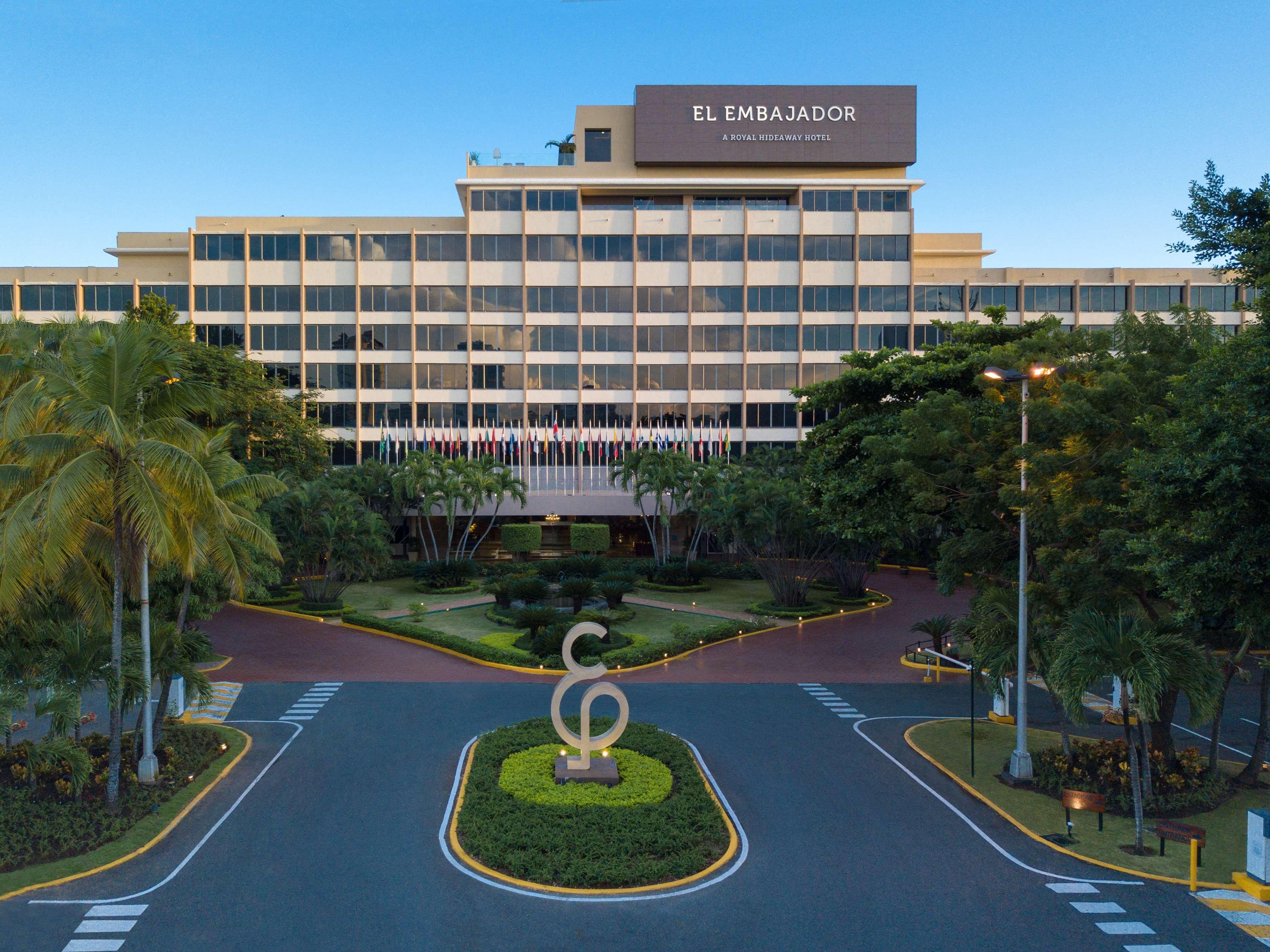 El Embajador, A Royal Hideaway Hotel サントドミンゴ エクステリア 写真 The hotel in 2019