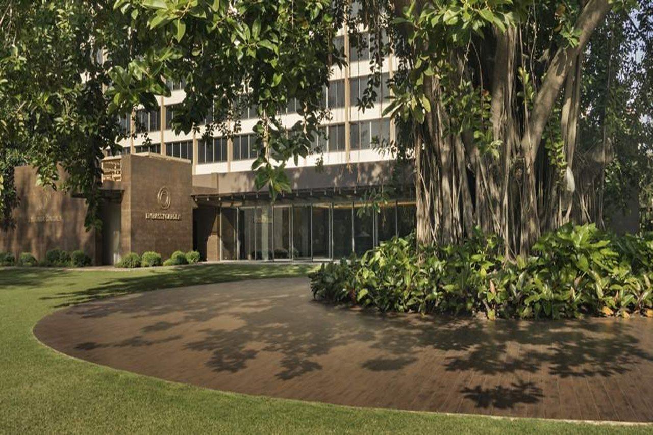 El Embajador, A Royal Hideaway Hotel サントドミンゴ エクステリア 写真 The main entrance of the Royal College of Psychiatrists